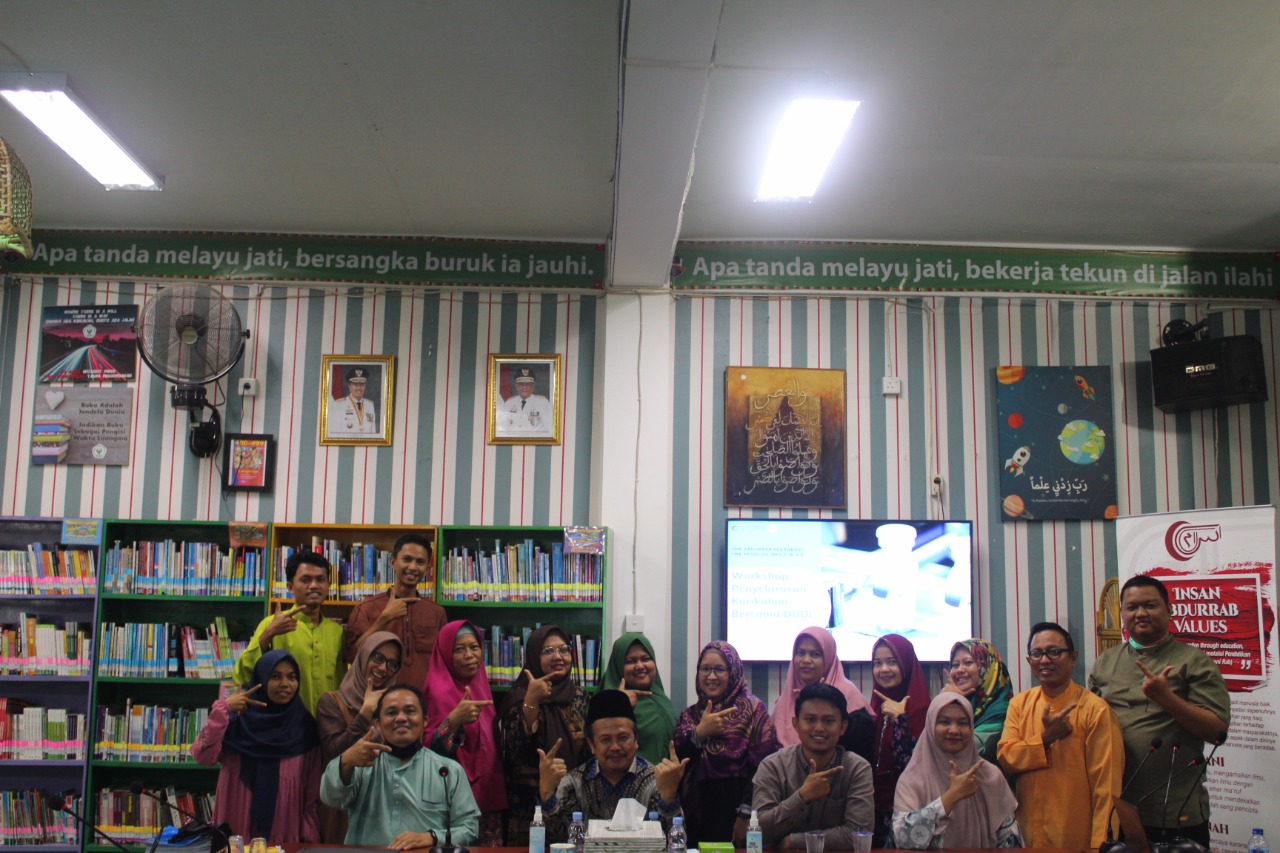 389-workshop-implementasi-link-and-match-bersama-bapak-drs-alman-mpd-dan-dudi-dari-apotek-mandiri-dan-cv-herba-utama