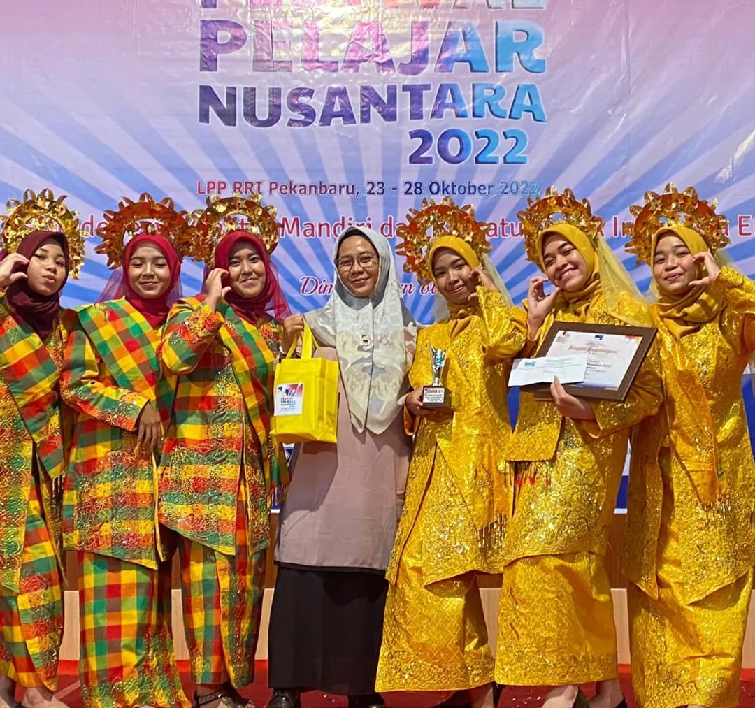 396-smk-abdurrab-mendapatkan-juara-ii-di-acara-puncak-festival-pelajar-nusantara-2022