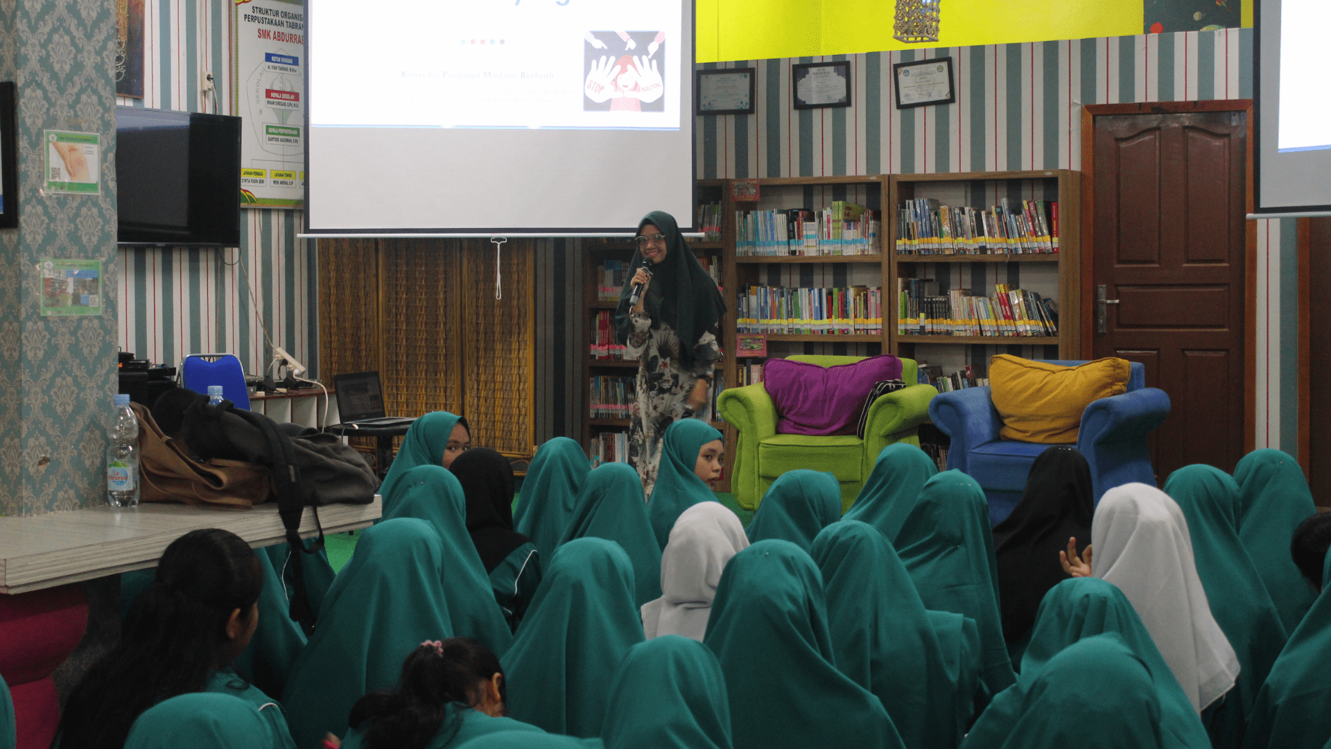 525-smk-abdurrab-pekanbaru-mengundang-guru-tamu-untuk-menjadi-narasumber-tentang-perundunganbullying-dari-dinas-pemberdayaan-perempuan-perlindungan-anak-dan-pemberdayaan-masyarkat-dp3apm-peka